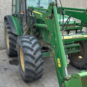 John Deere 5820 con Caricatore Frontale Usato - 7.331 Ore di Lavoro