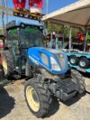 New Holland T4.100F Usato – vista frontale tre quarti sotto tettoia